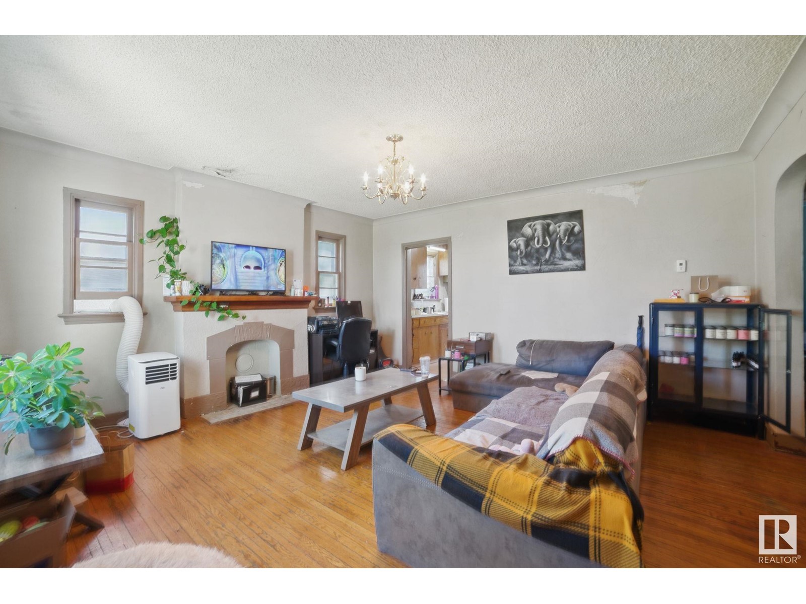 11408 101 ST NW