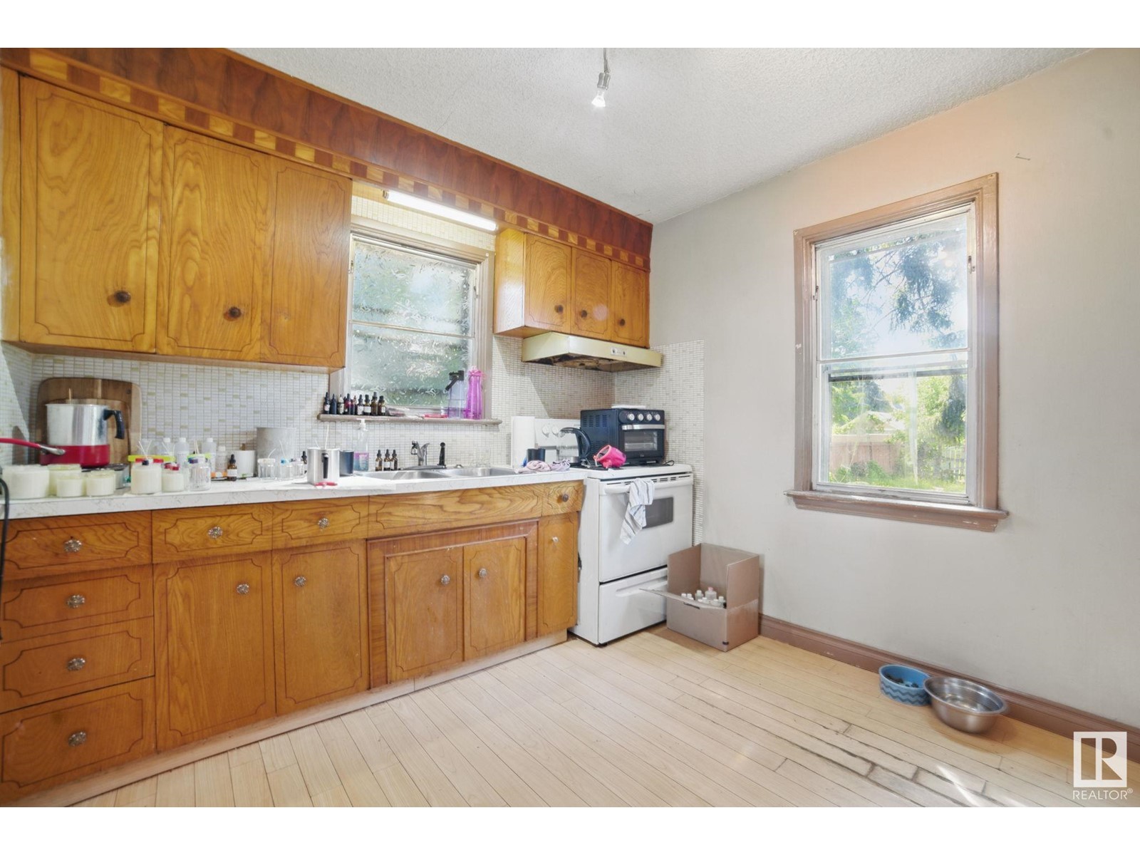 11408 101 ST NW