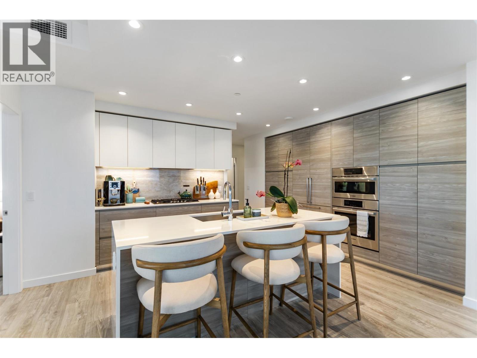 3208 680 QUAYSIDE DRIVE