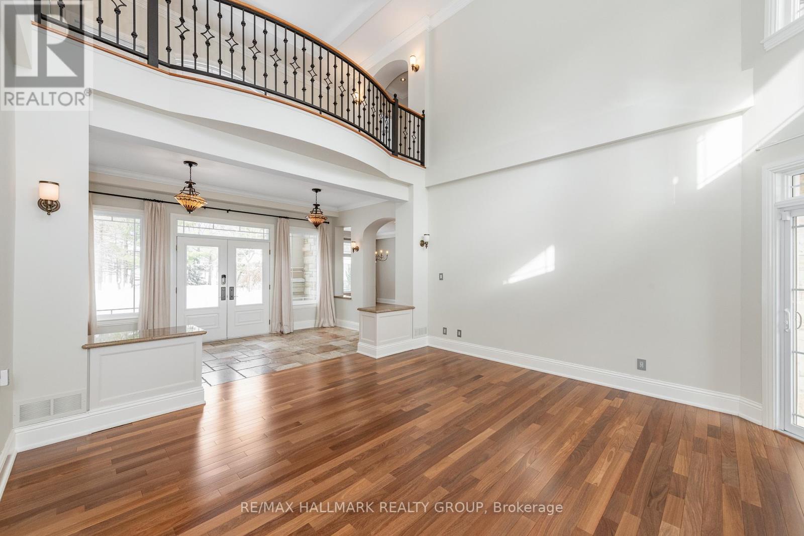 5800 QUEENSCOURT CRESCENT