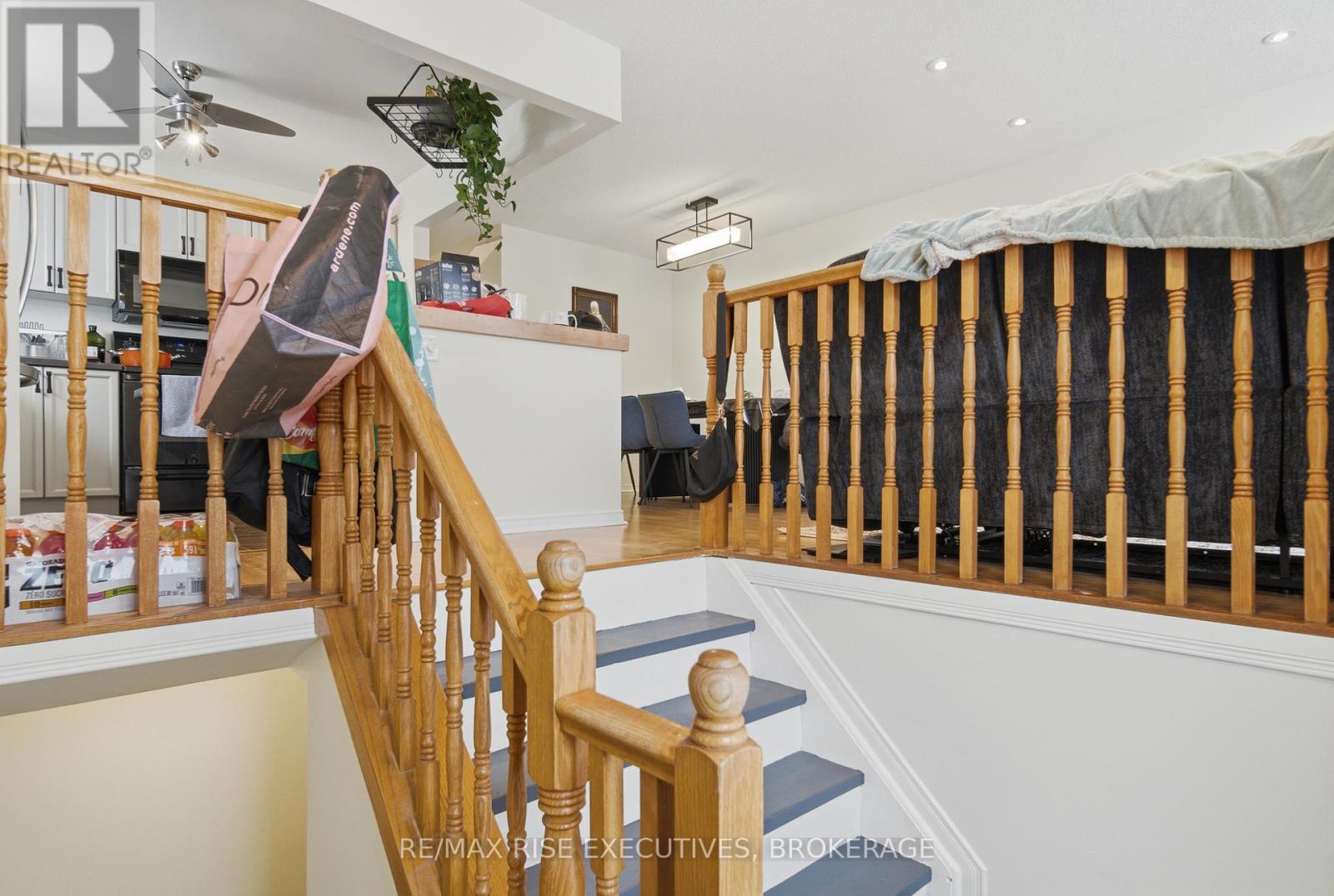 984 WATERBURY CRESCENT