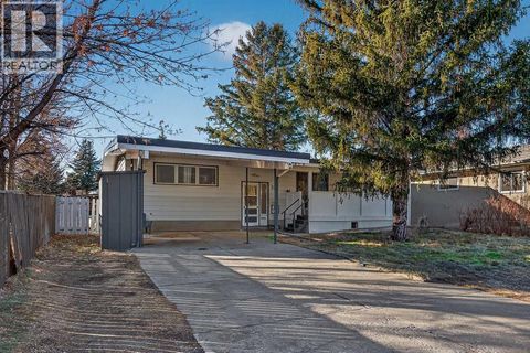 22 Acadia Road W Lethbridge AB T1K3X8