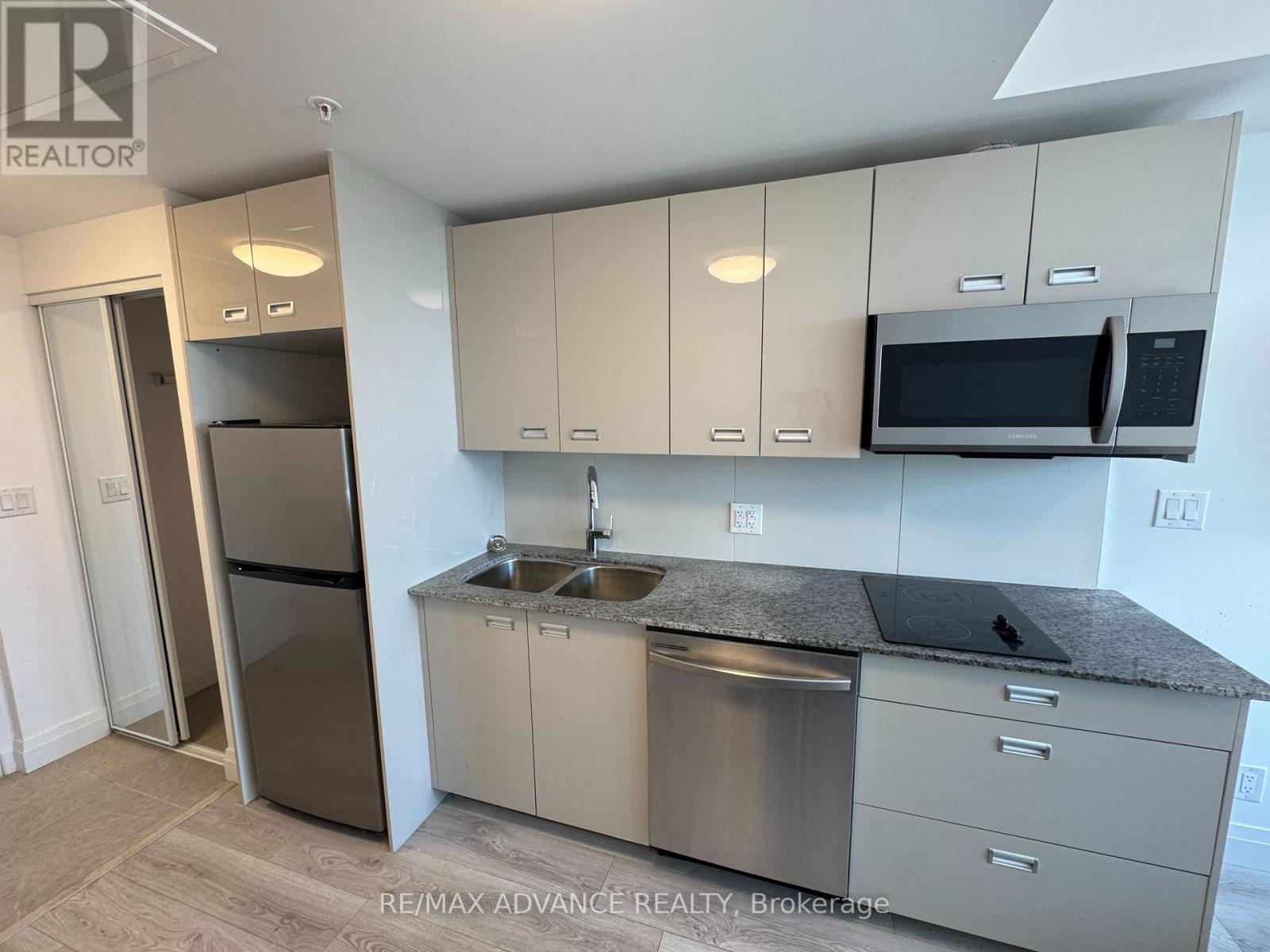 902 - 652 PRINCESS STREET