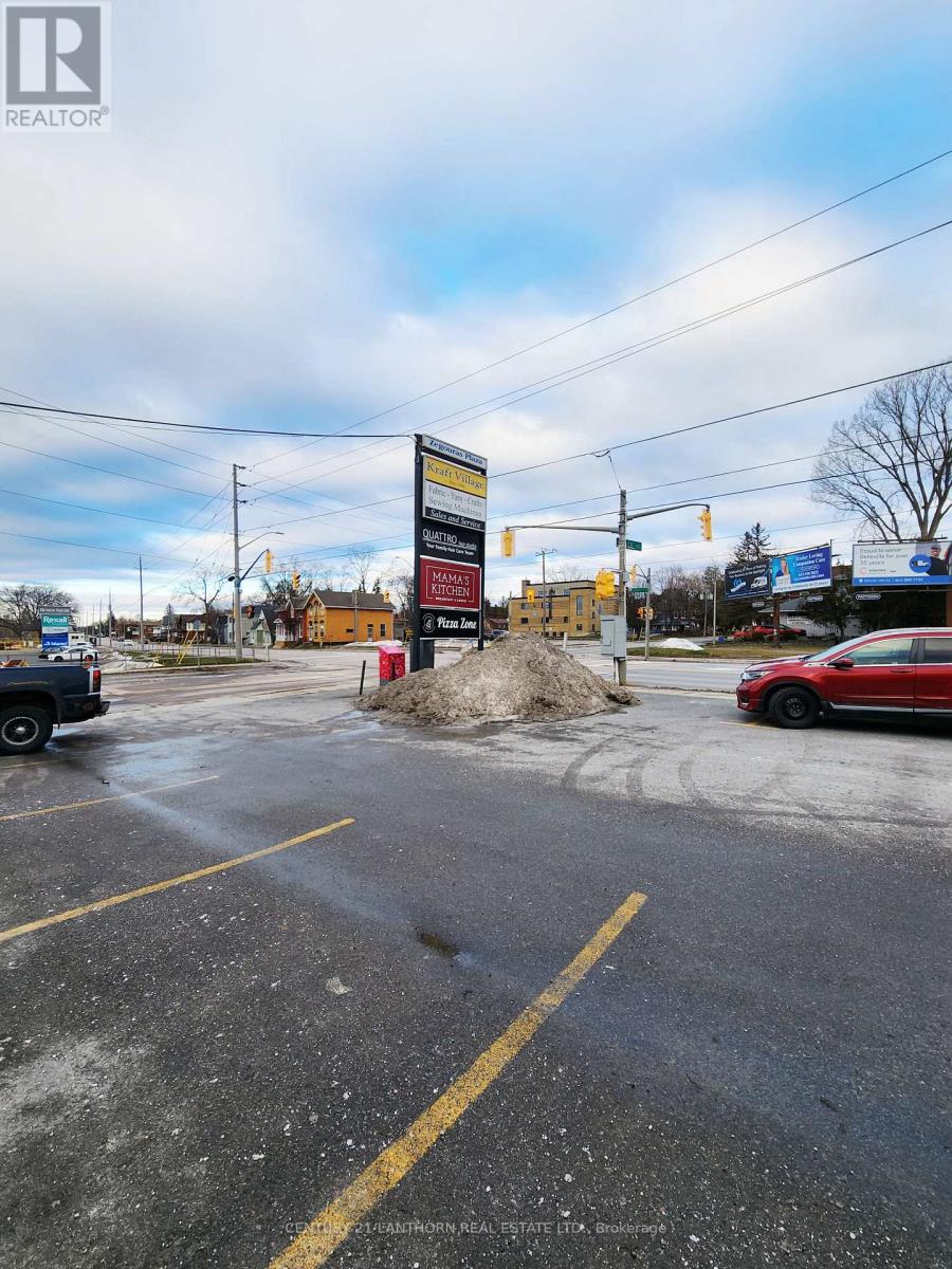 3 - 191 DUNDAS STREET E