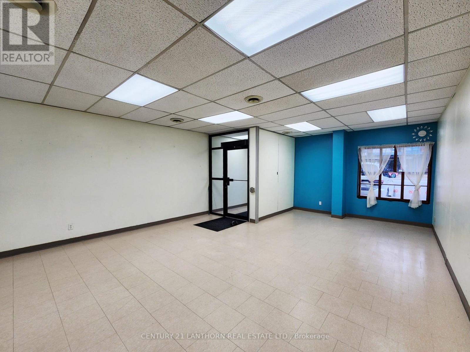 3 - 191 DUNDAS STREET E