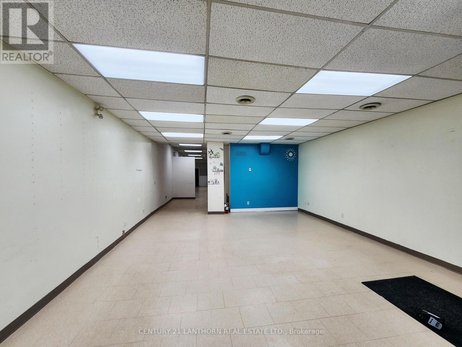 3 - 191 DUNDAS STREET E