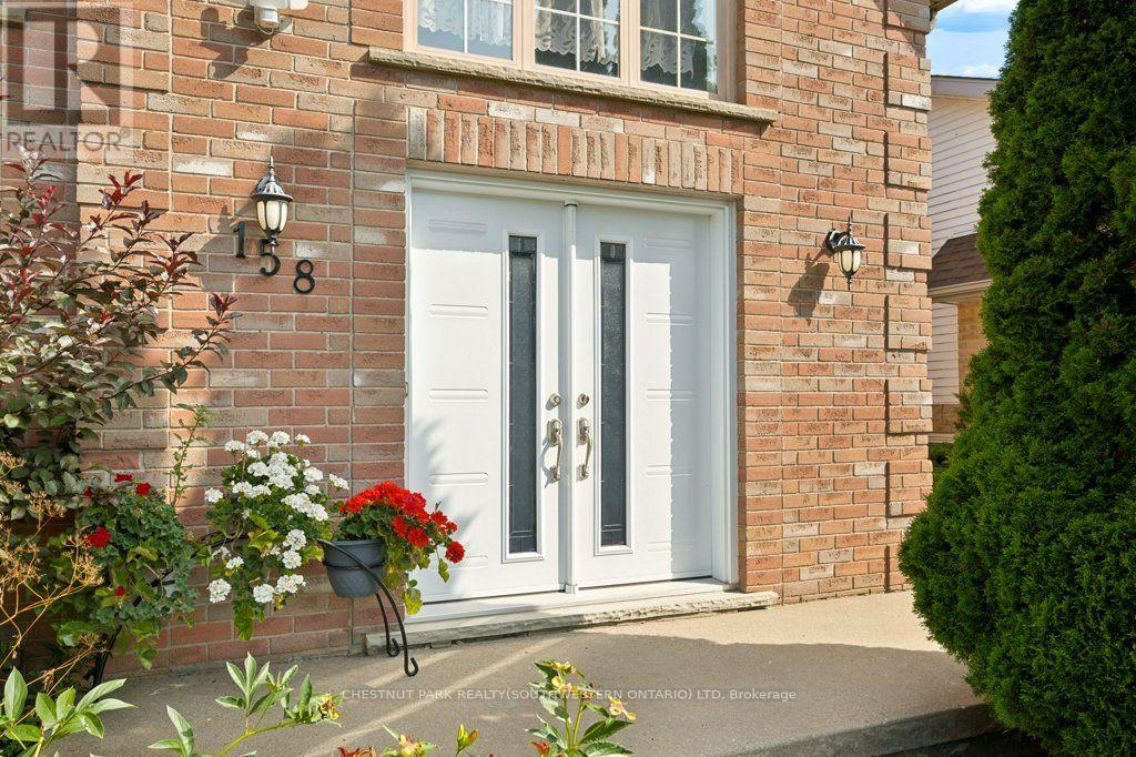 158 BANKSIDE DRIVE