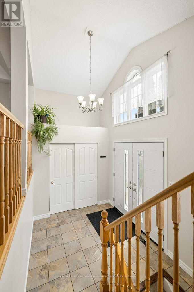 158 BANKSIDE DRIVE