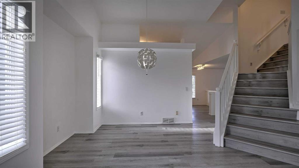 160 Riverstone Crescent SE