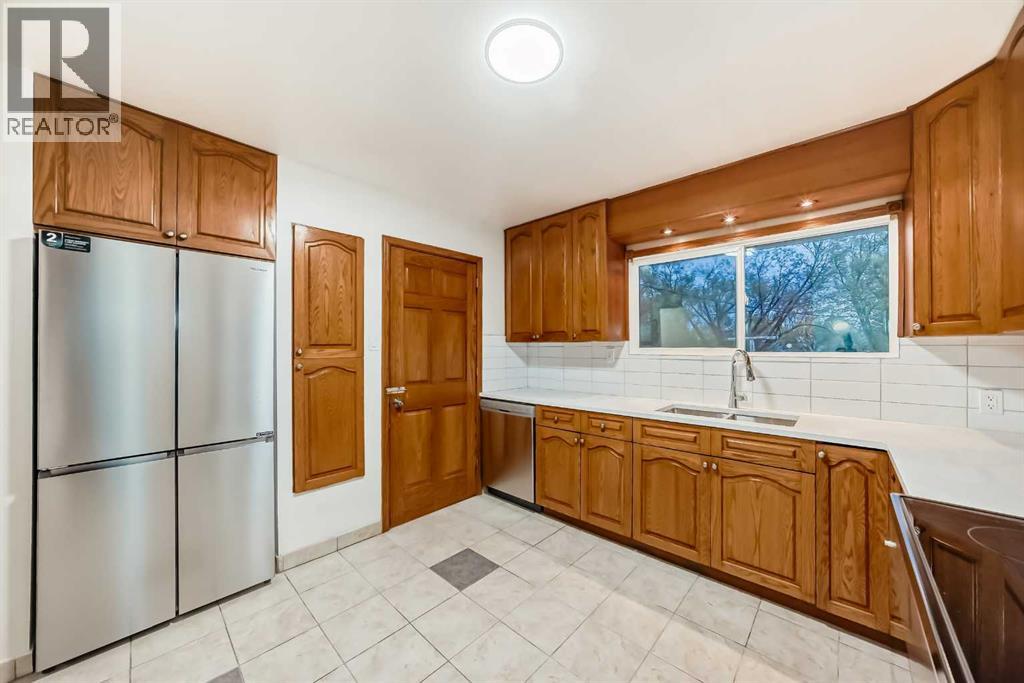 5924 Centre Street NE