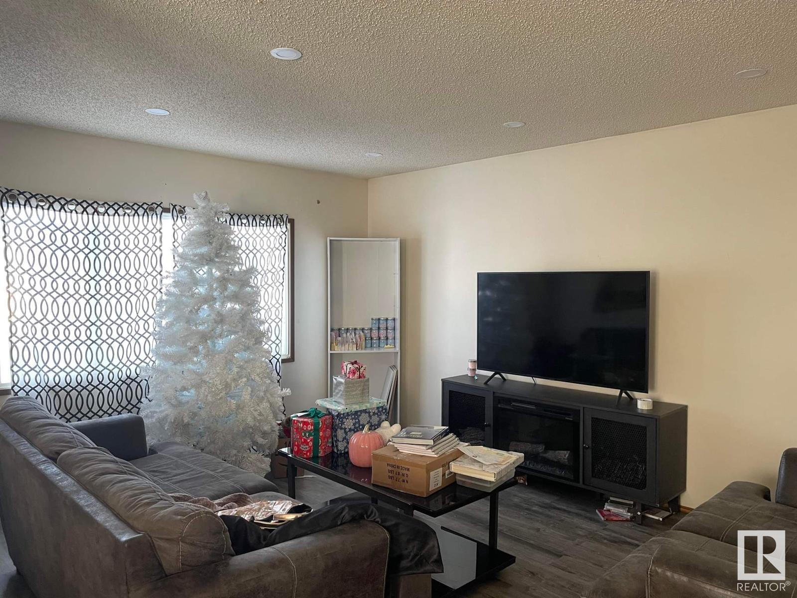 5313 21 AV NW NW