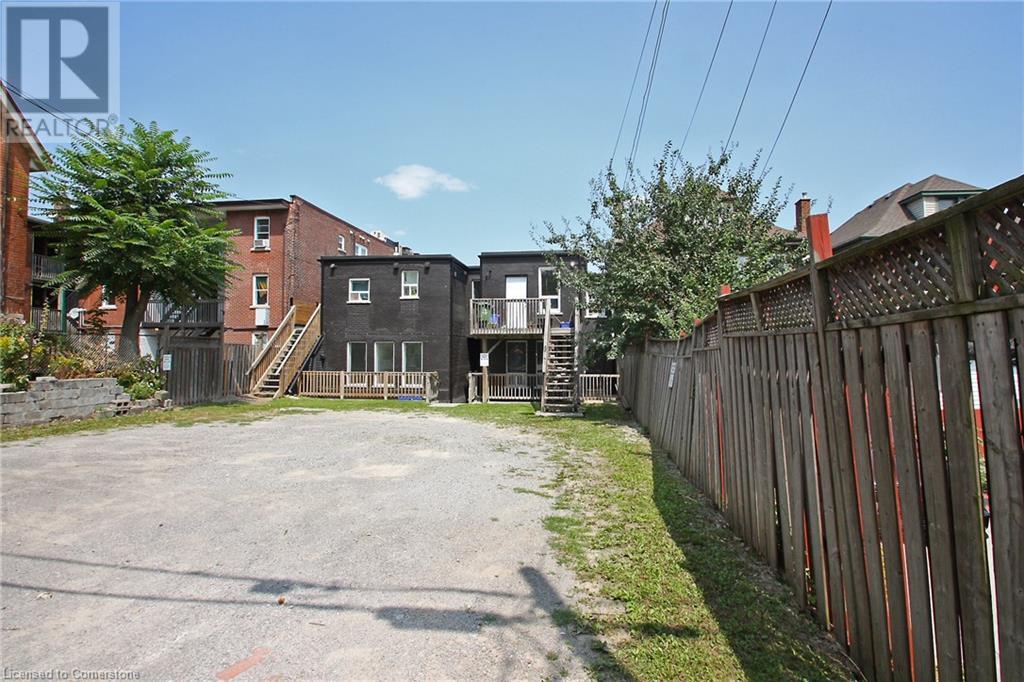 590 MAIN Street E