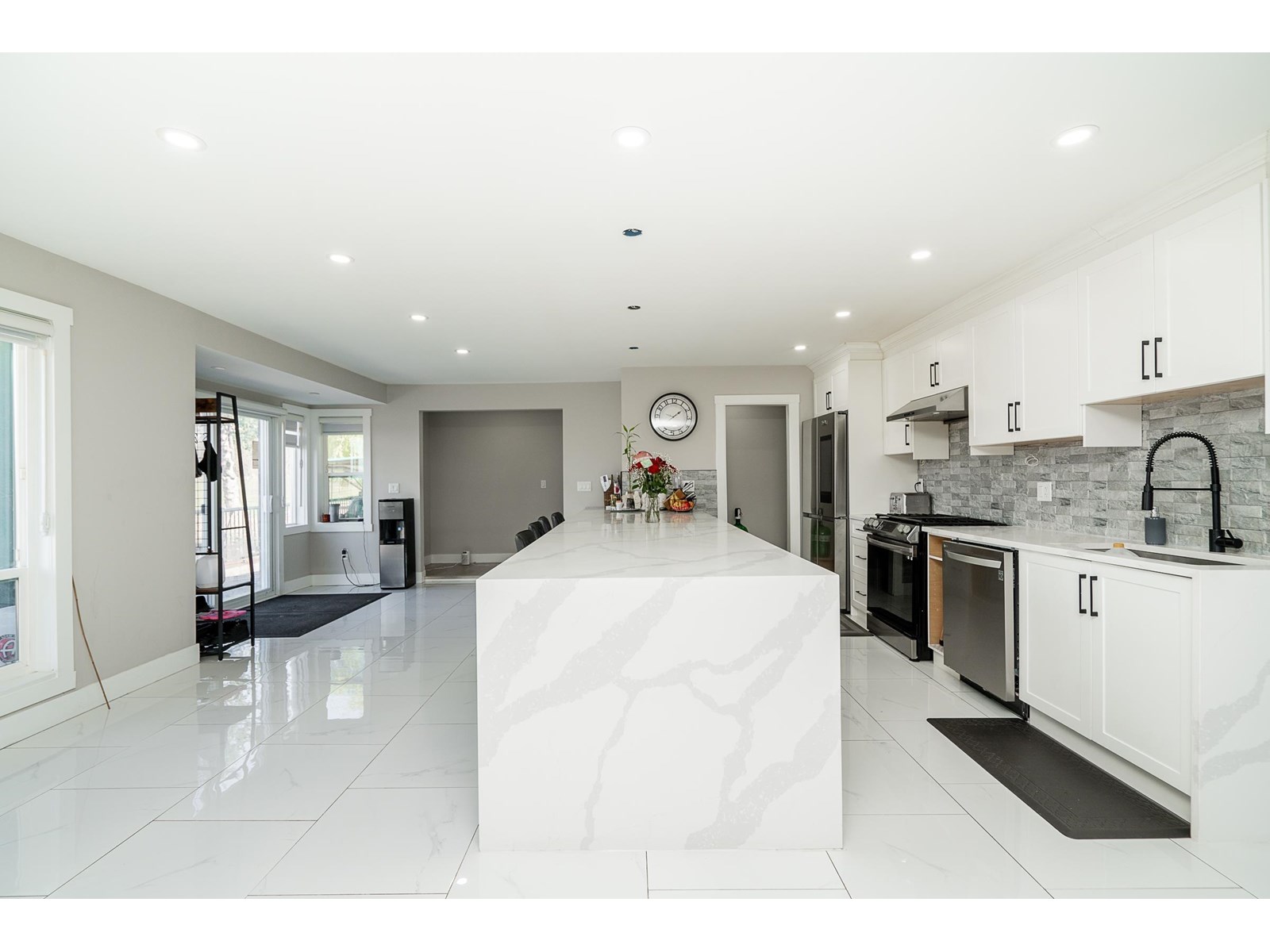 4272 GLADWIN ROAD