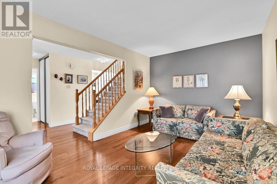 121 DOSSETTER WAY