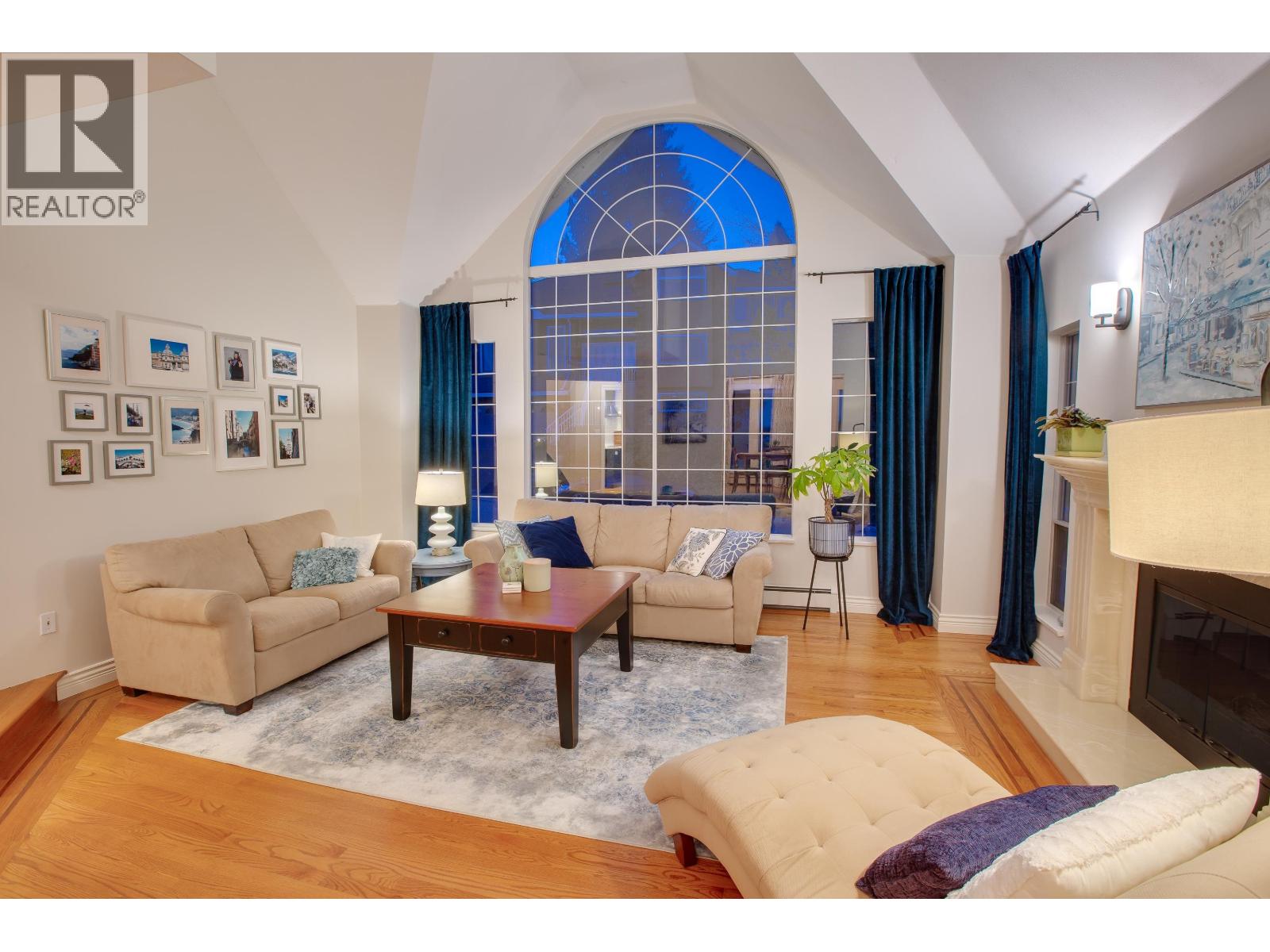 19 TIMBERCREST DRIVE