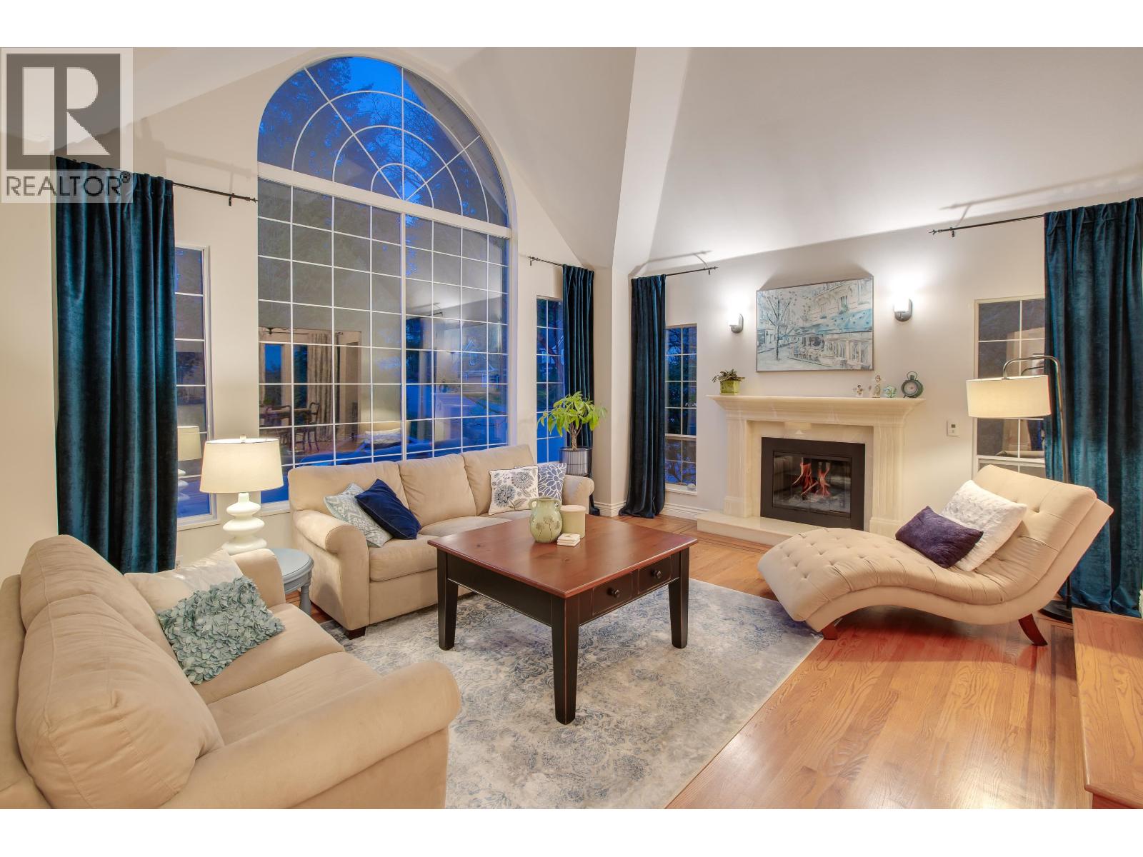 19 TIMBERCREST DRIVE