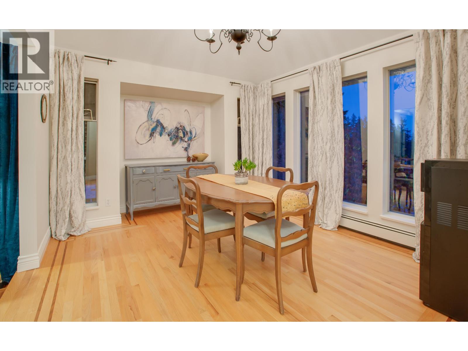 19 TIMBERCREST DRIVE