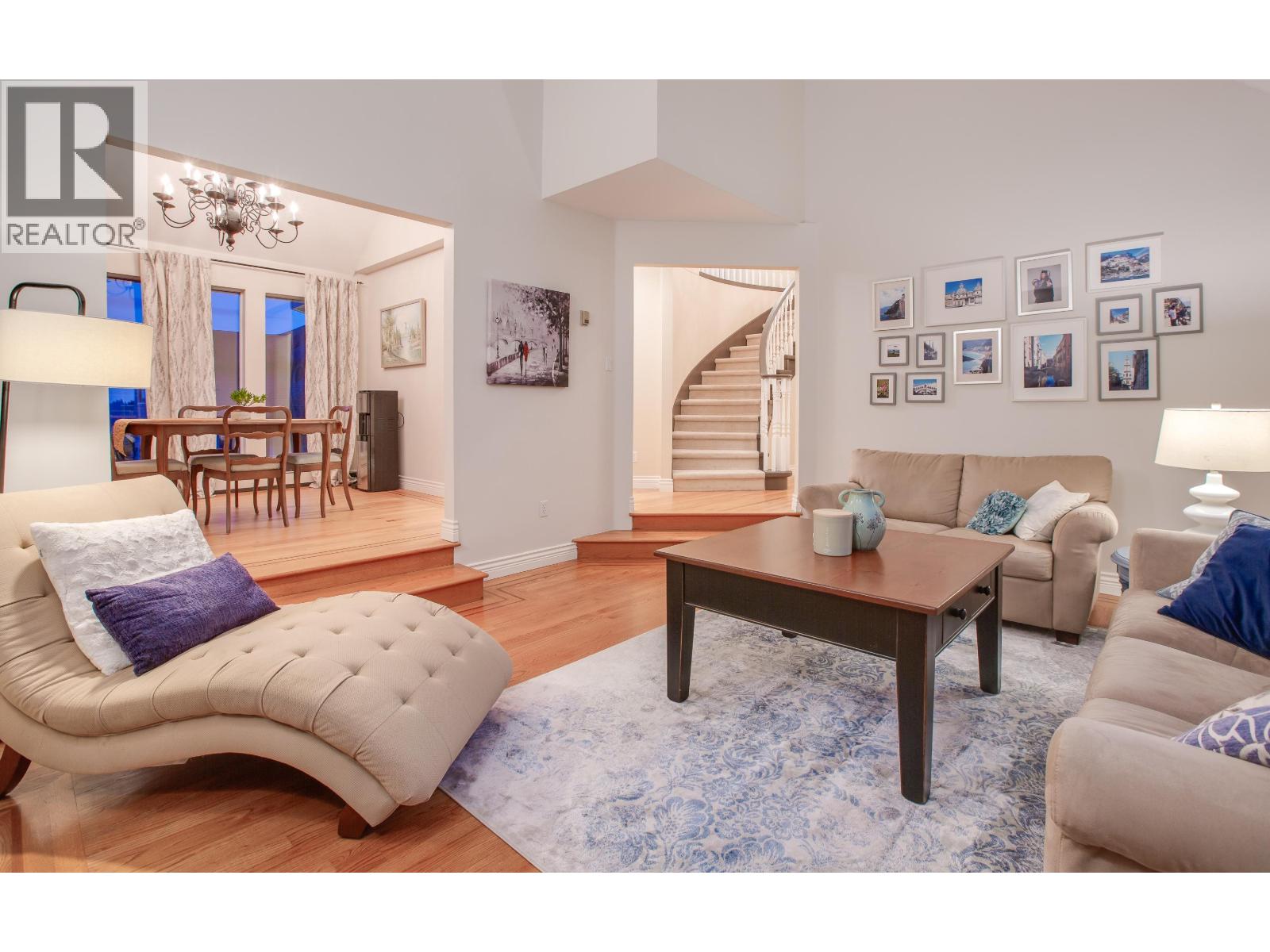 19 TIMBERCREST DRIVE