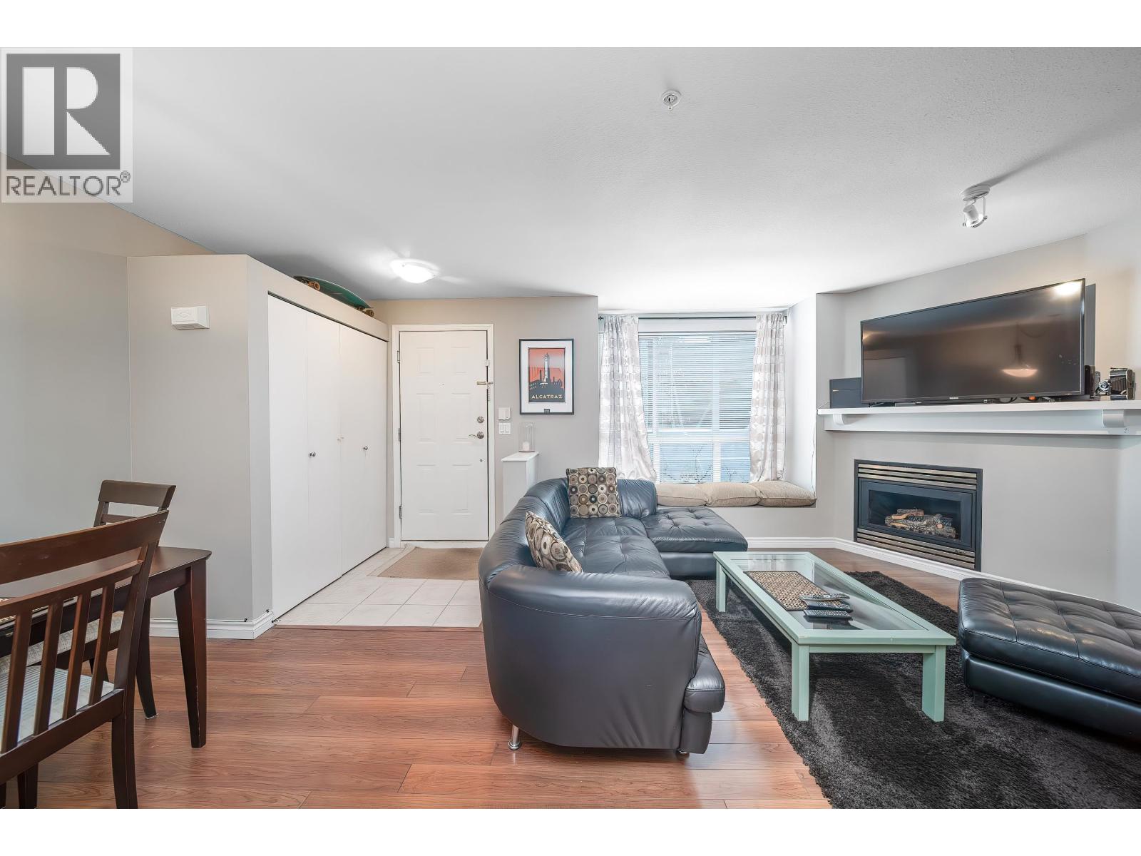 15 1015 LYNN VALLEY ROAD