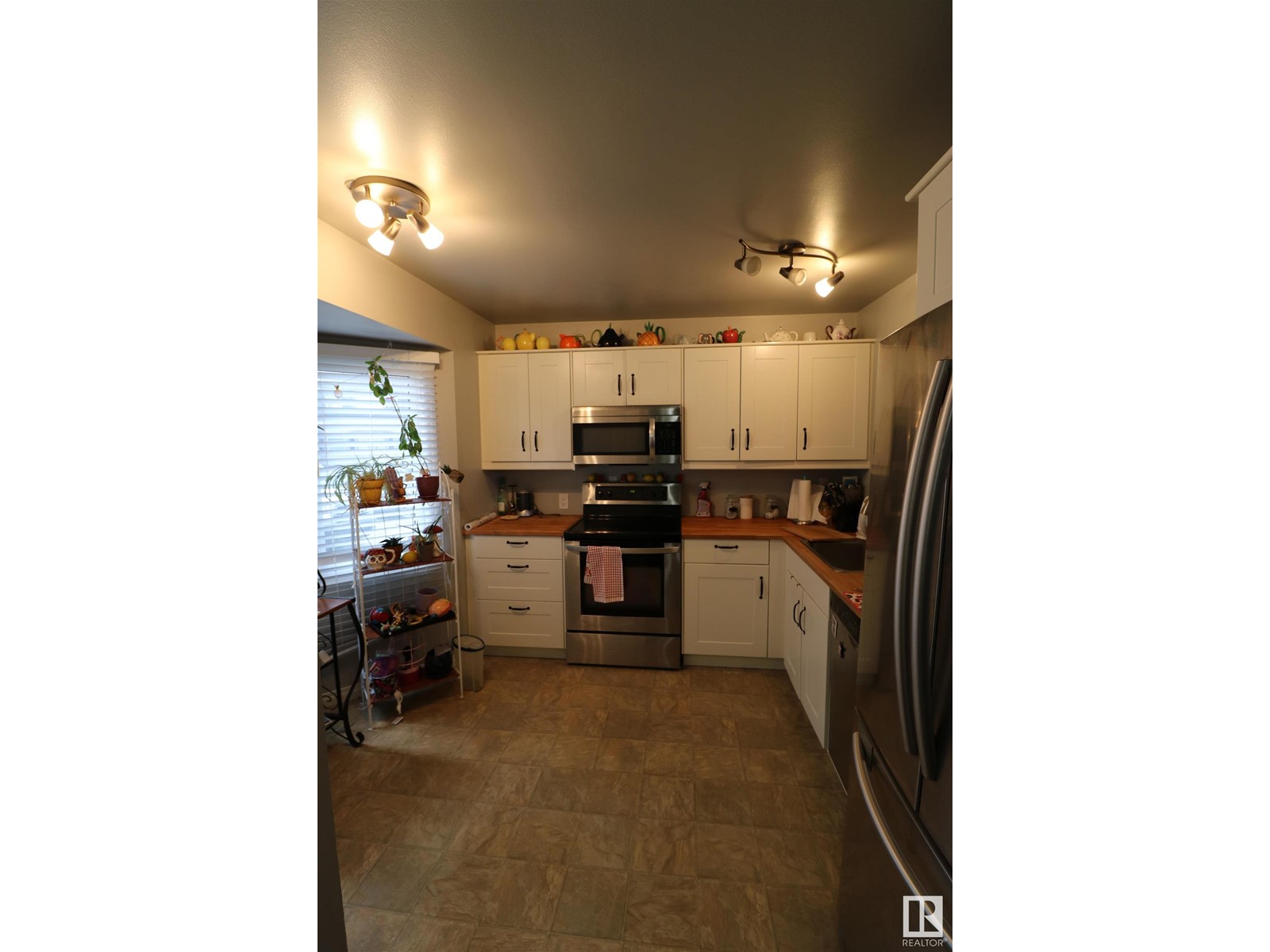 2119 141 AV NW
