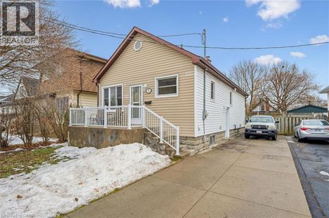 7 ELMWOOD Avenue Cambridge ON N1R4X7