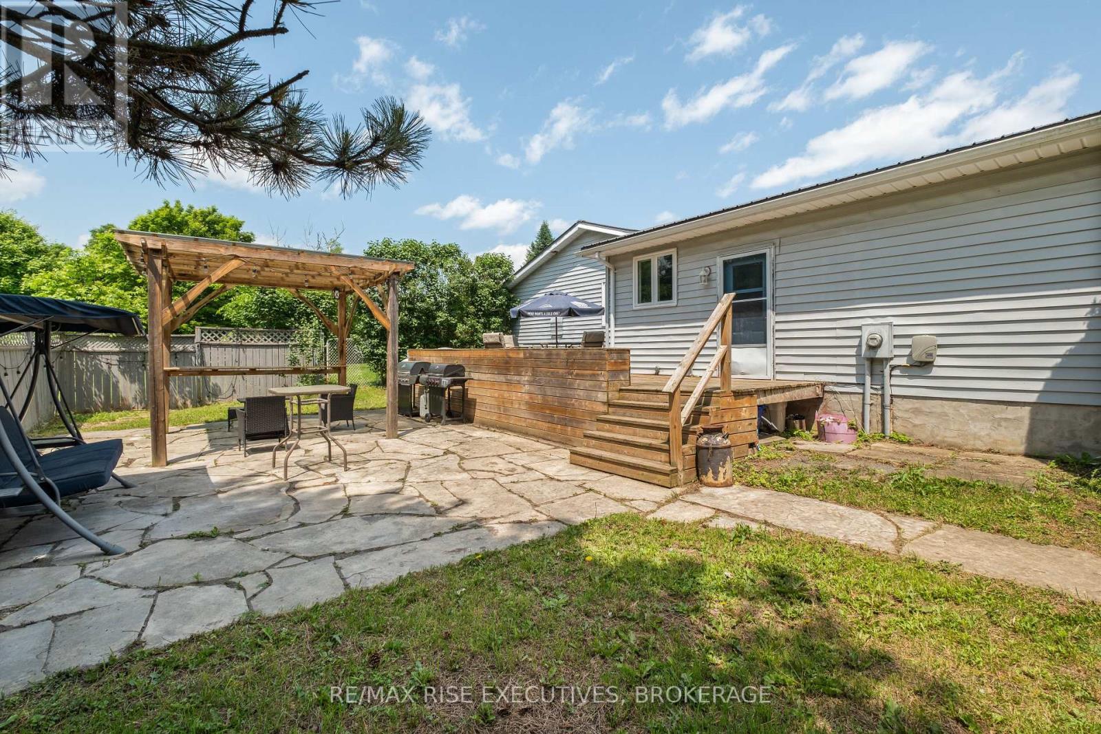 3810 MAPLE CREST COURT