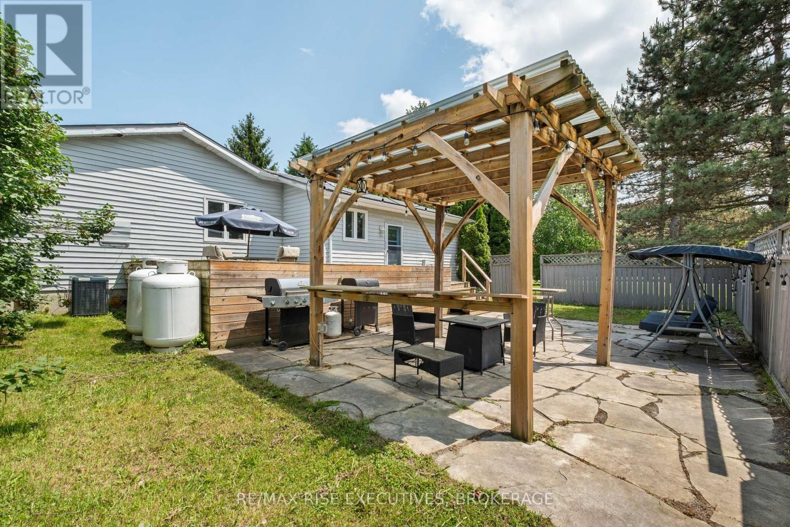 3810 MAPLE CREST COURT