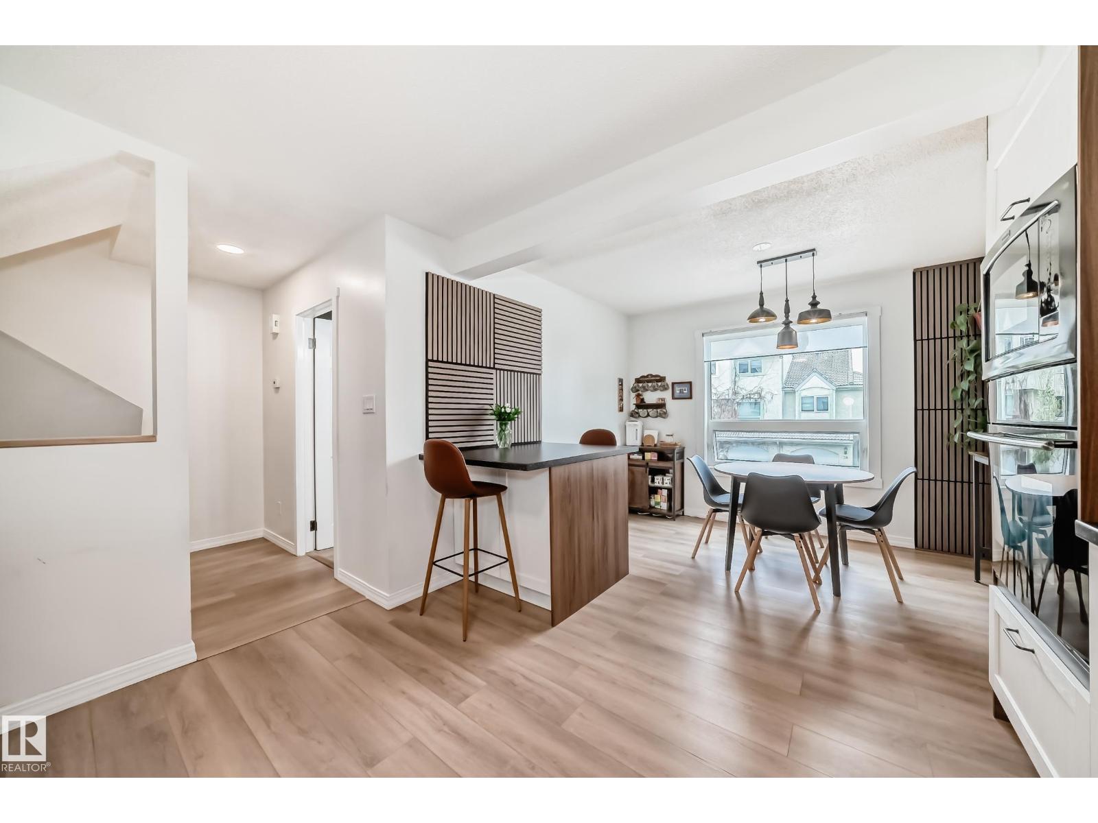#18 9520 174 ST NW