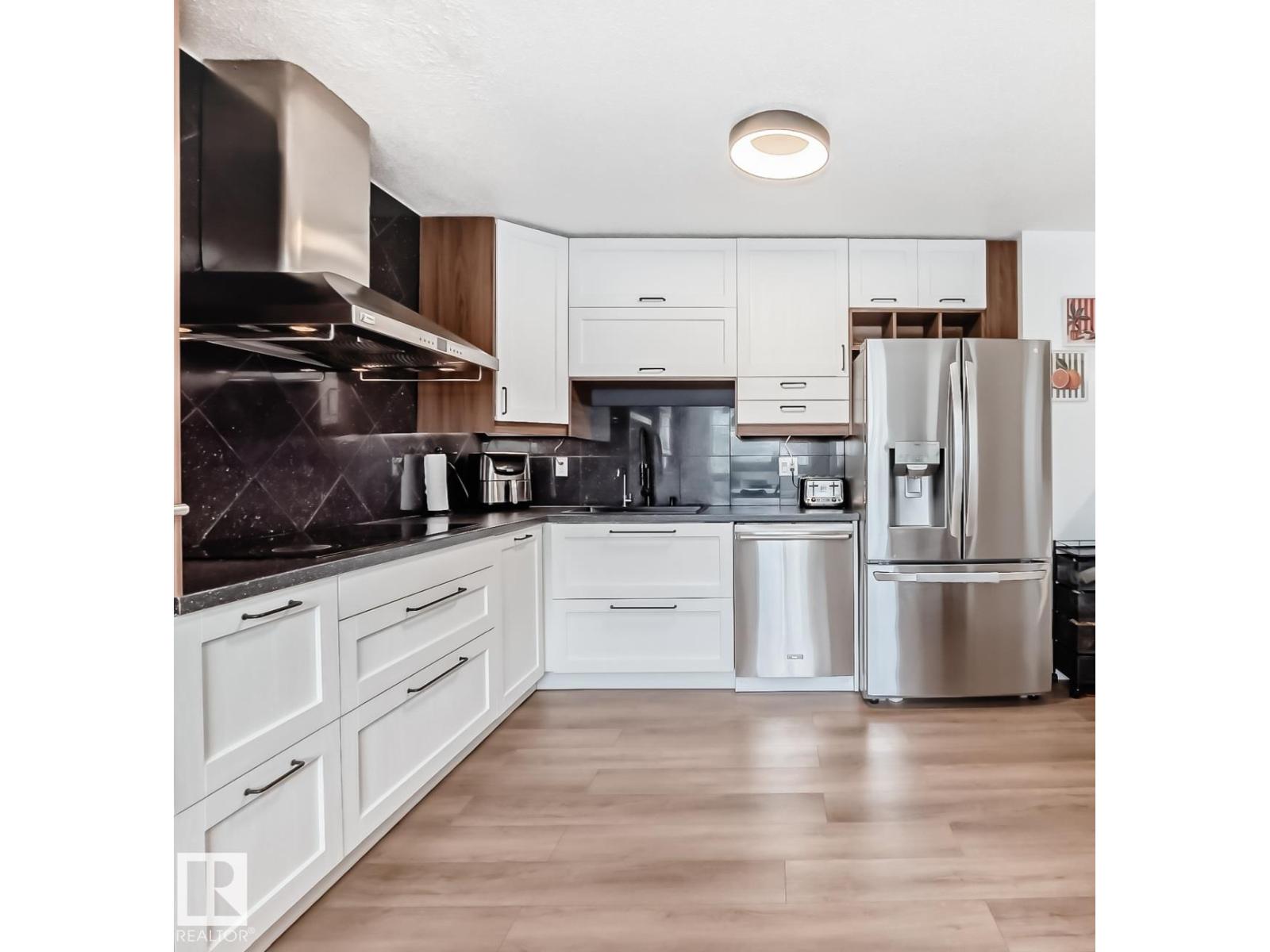 #18 9520 174 ST NW