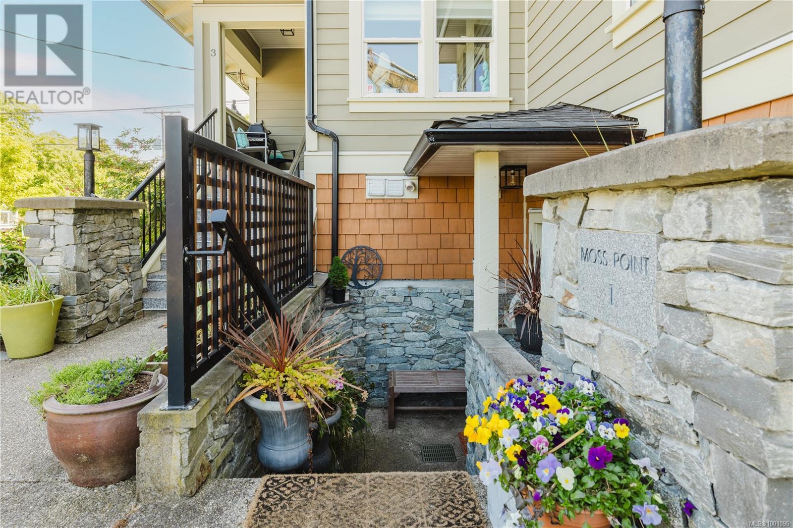 1 9 Moss St