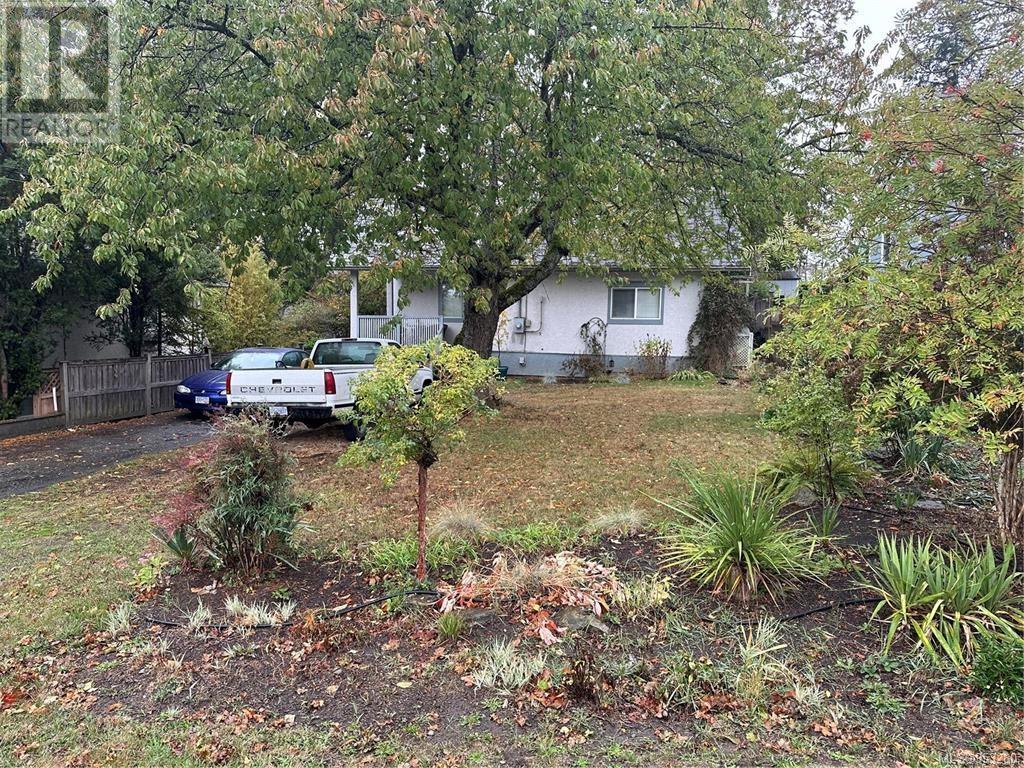 3482 Bethune Ave
