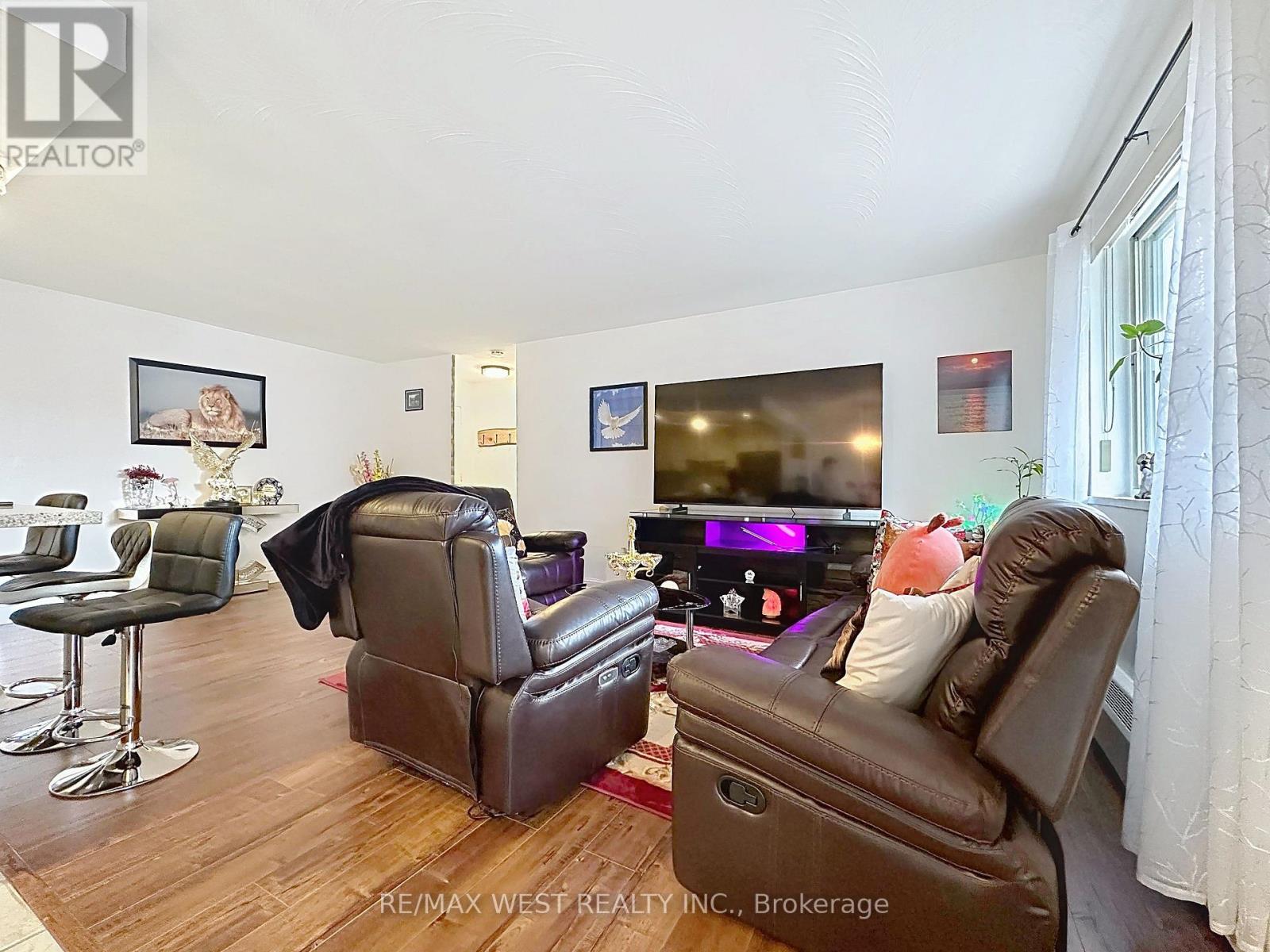 206 - 800 KENNEDY ROAD