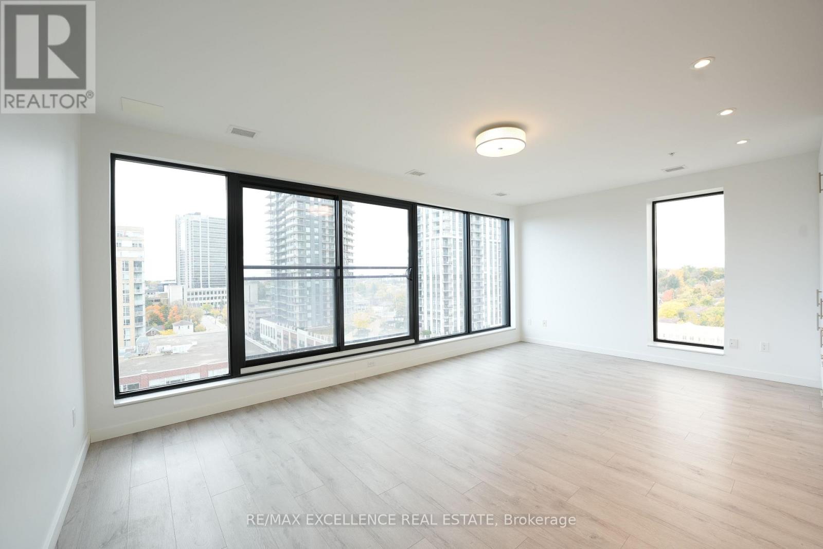 1002 - 181 KING STREET S