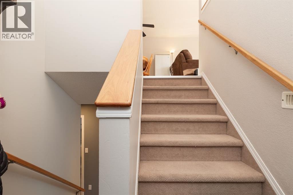 3, 11 Highlands Place W