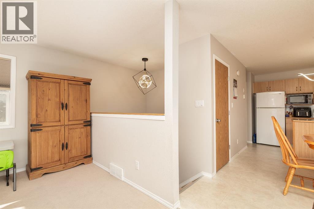 3, 11 Highlands Place W