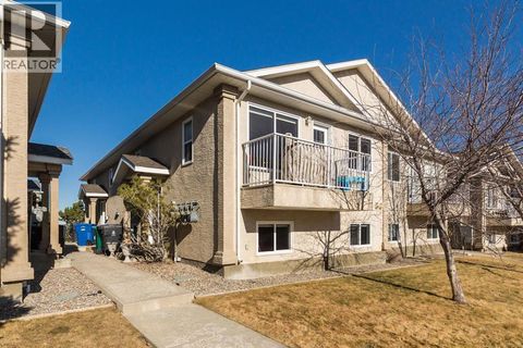 3, 11 Highlands Place W Lethbridge AB T1J4X8