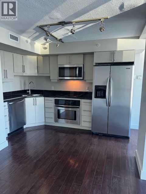 2006, 188 15 Avenue SW