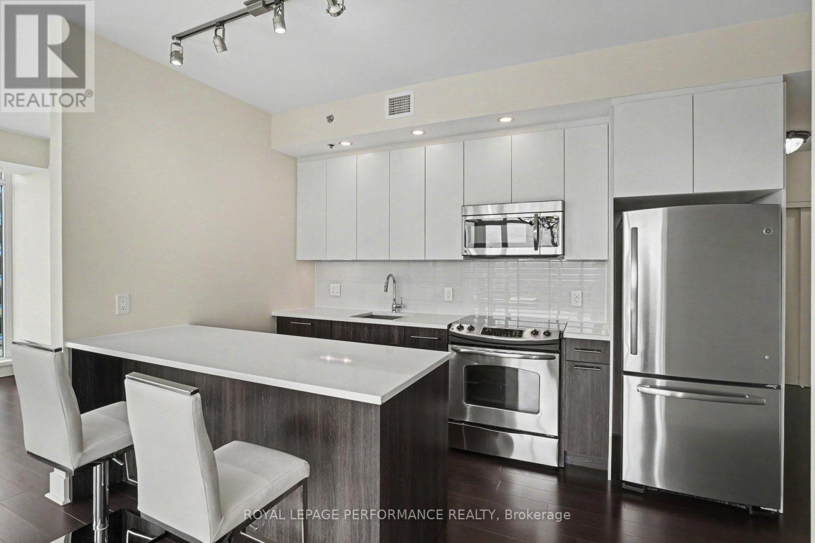 412 - 88 RICHMOND ROAD