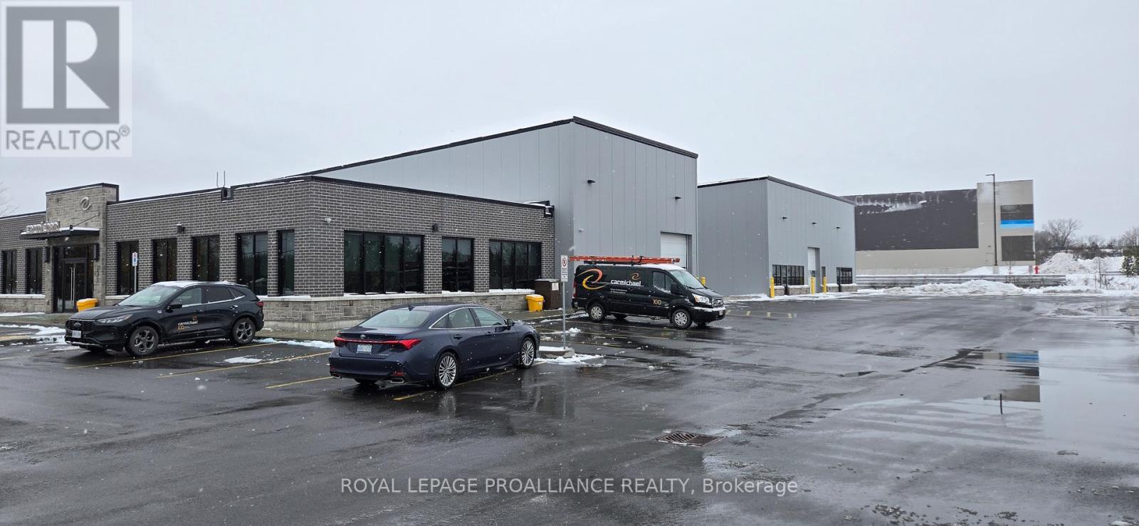 B - 296 UNIVERSITY AVENUE