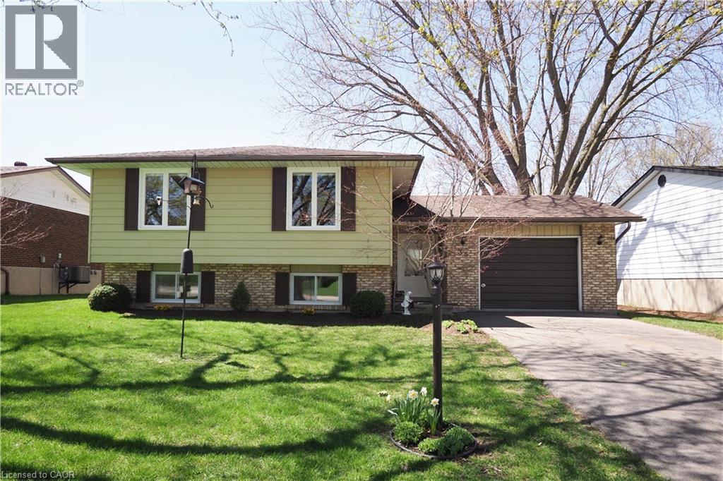 35 REINER Crescent