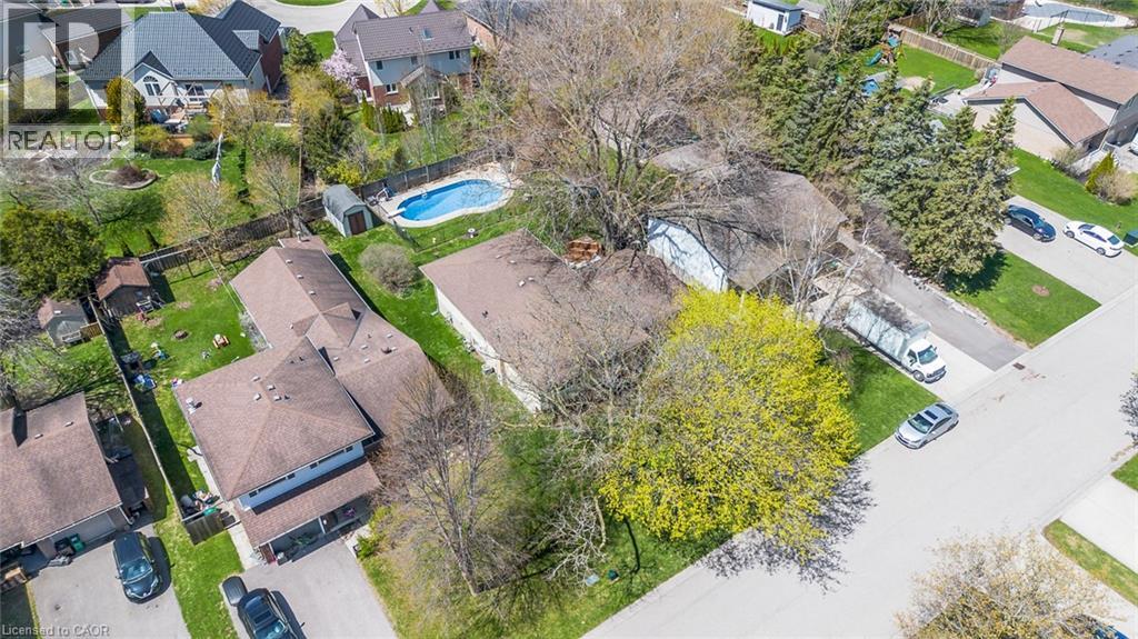 35 REINER Crescent