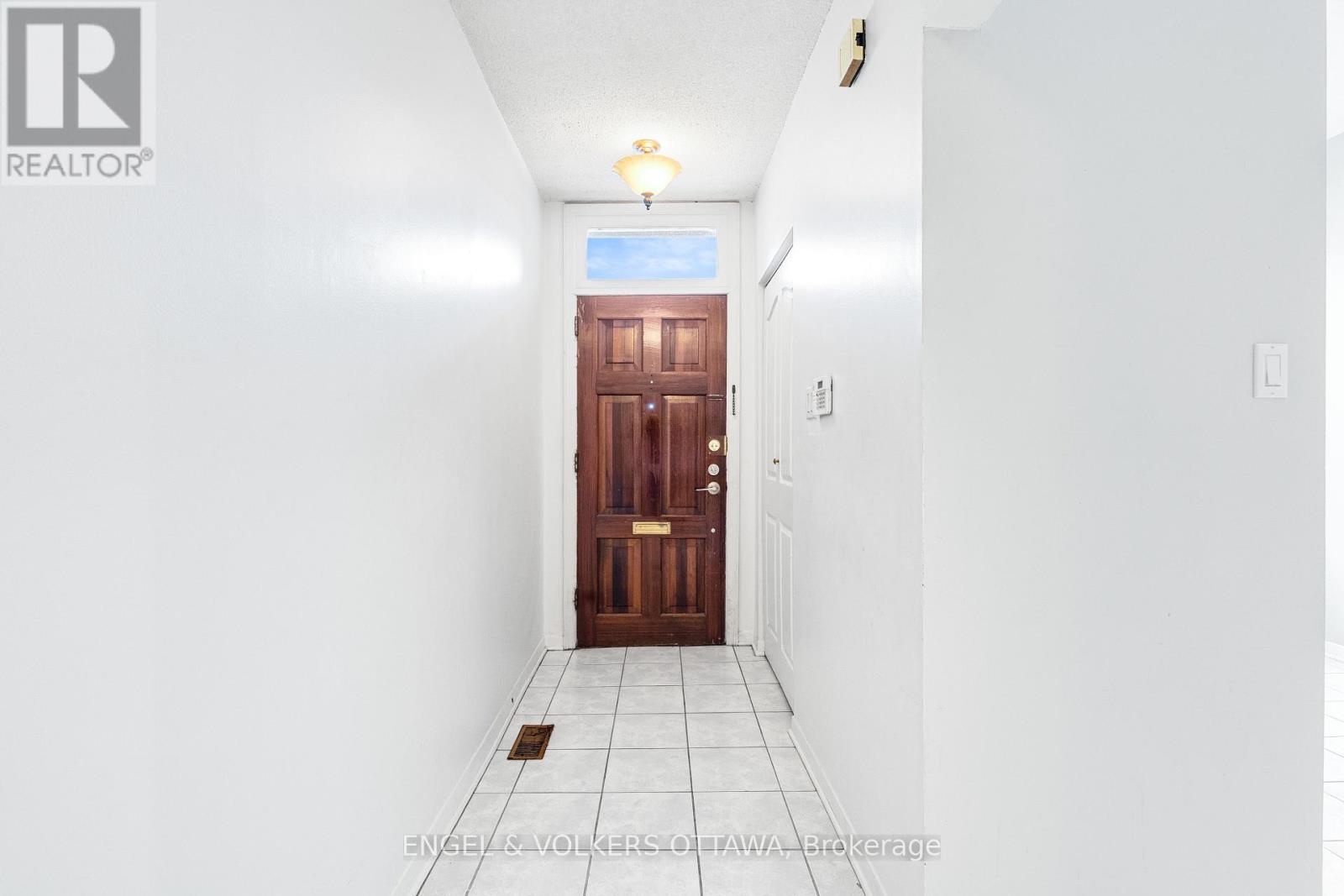 293 SOMERSET STREET E