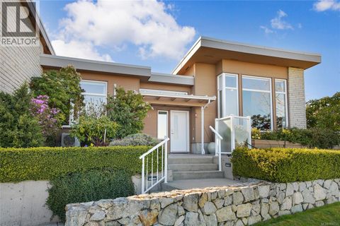 5392 Sayward Hill Cres Saanich BC V8Y3H8