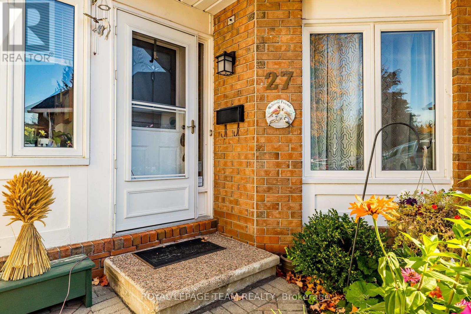 27 PINE NEEDLES COURT