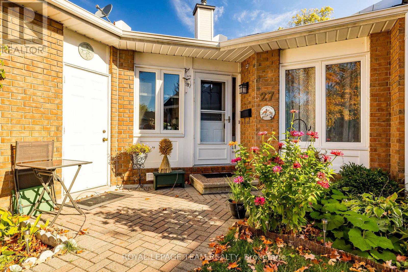 27 PINE NEEDLES COURT