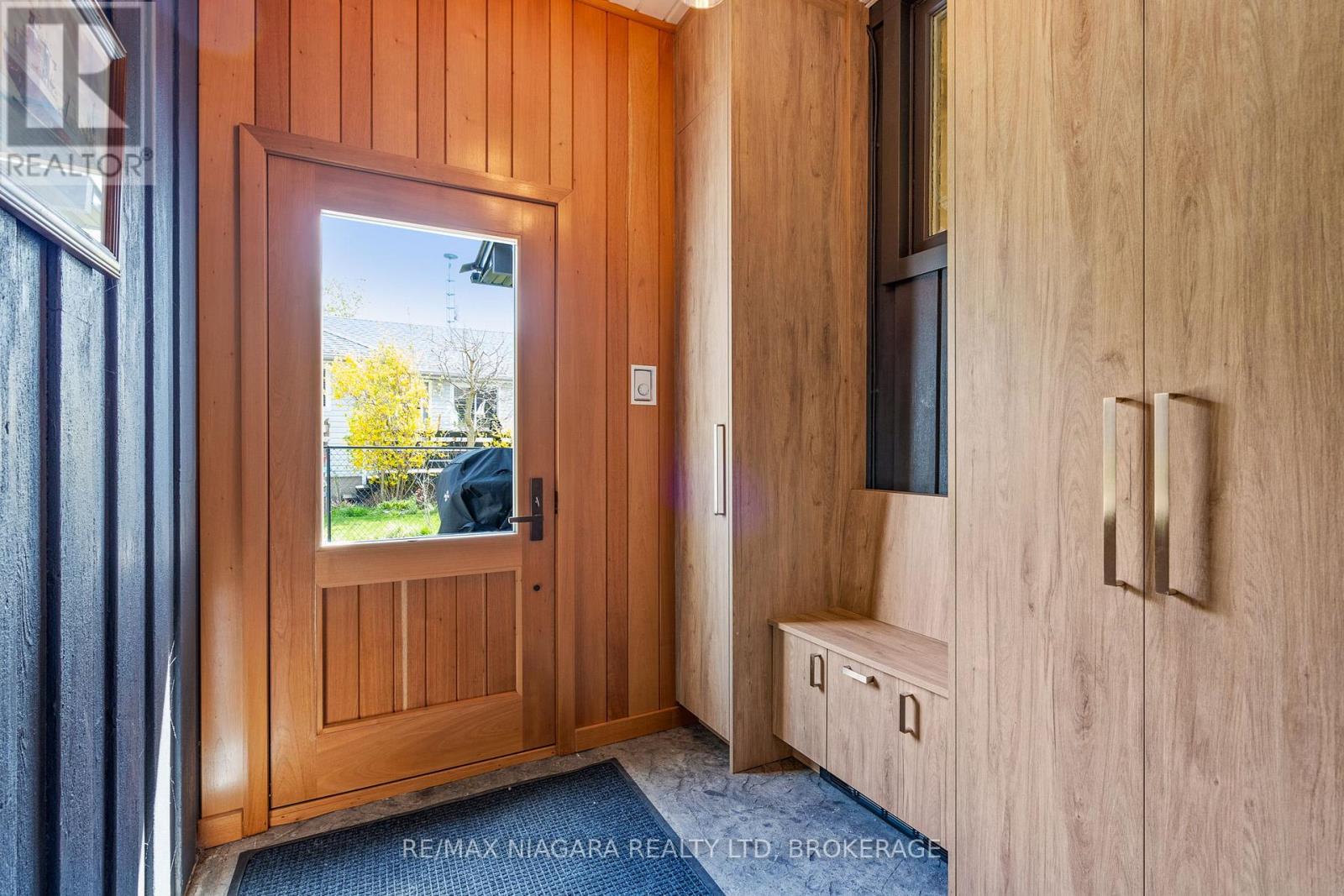 10825 LAKESHORE ROAD W