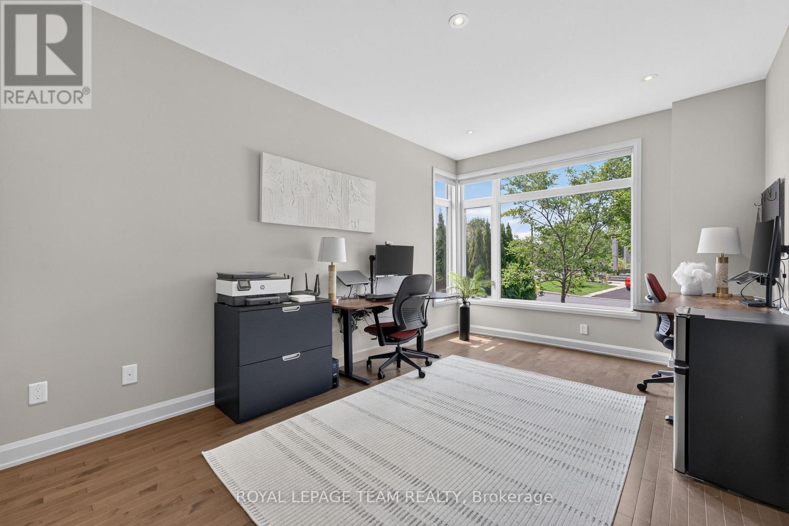 252 SUNNYRIDGE CRESCENT