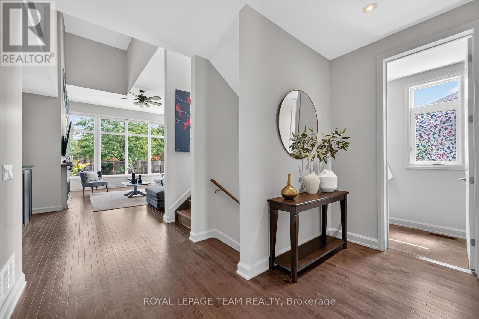 252 SUNNYRIDGE CRESCENT