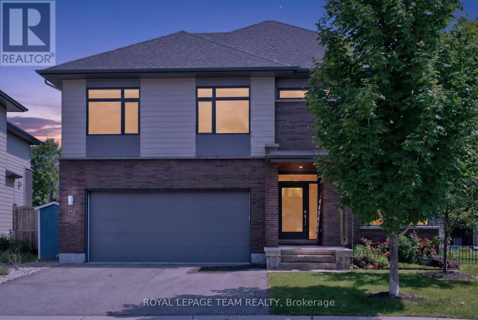 252 SUNNYRIDGE CRESCENT