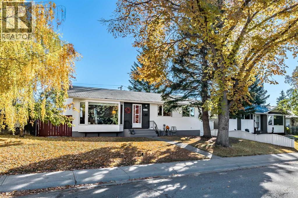 2628 Lionel Crescent SW